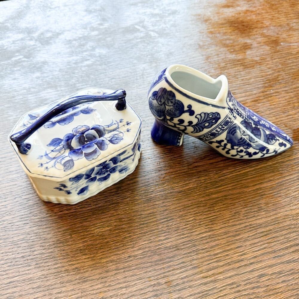 Chinese Canton Chinoiserie Blue White Trinket Box w/ Lid Plus Ceramic Shoe - Picture 5 of 13